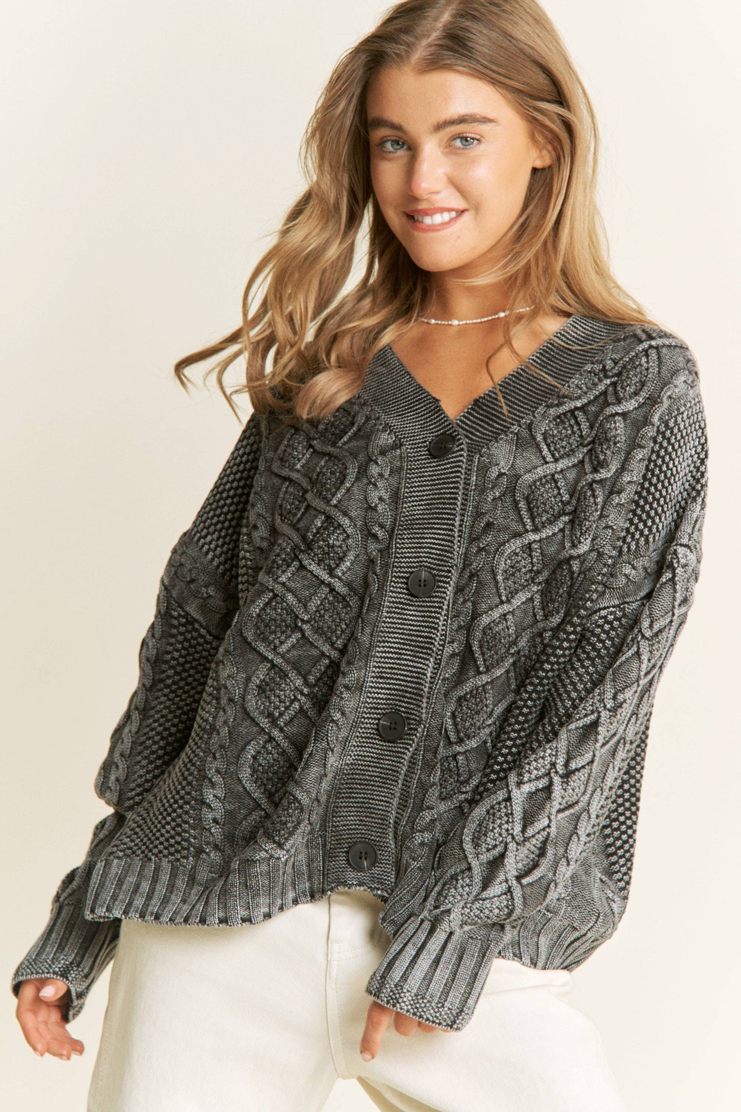 WASHED VINTAGE CABLE KNIT CARDIGAN: Black