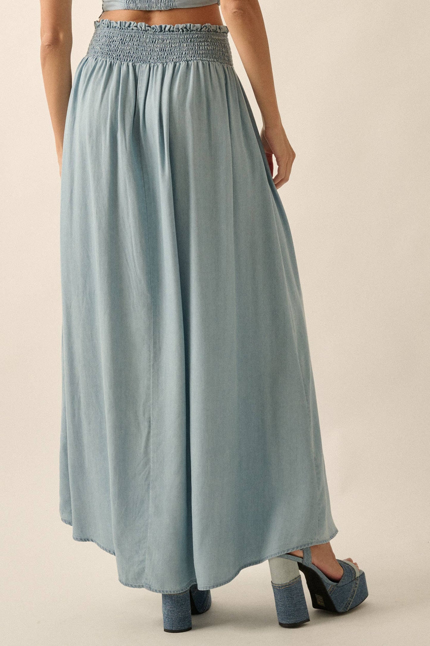 Smocked Denim Button-Front Maxi Skirt: LIGHT CHAMBRAY