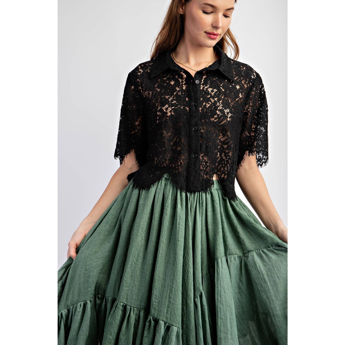 SCALLOP LACE CROP SHIRT: Black