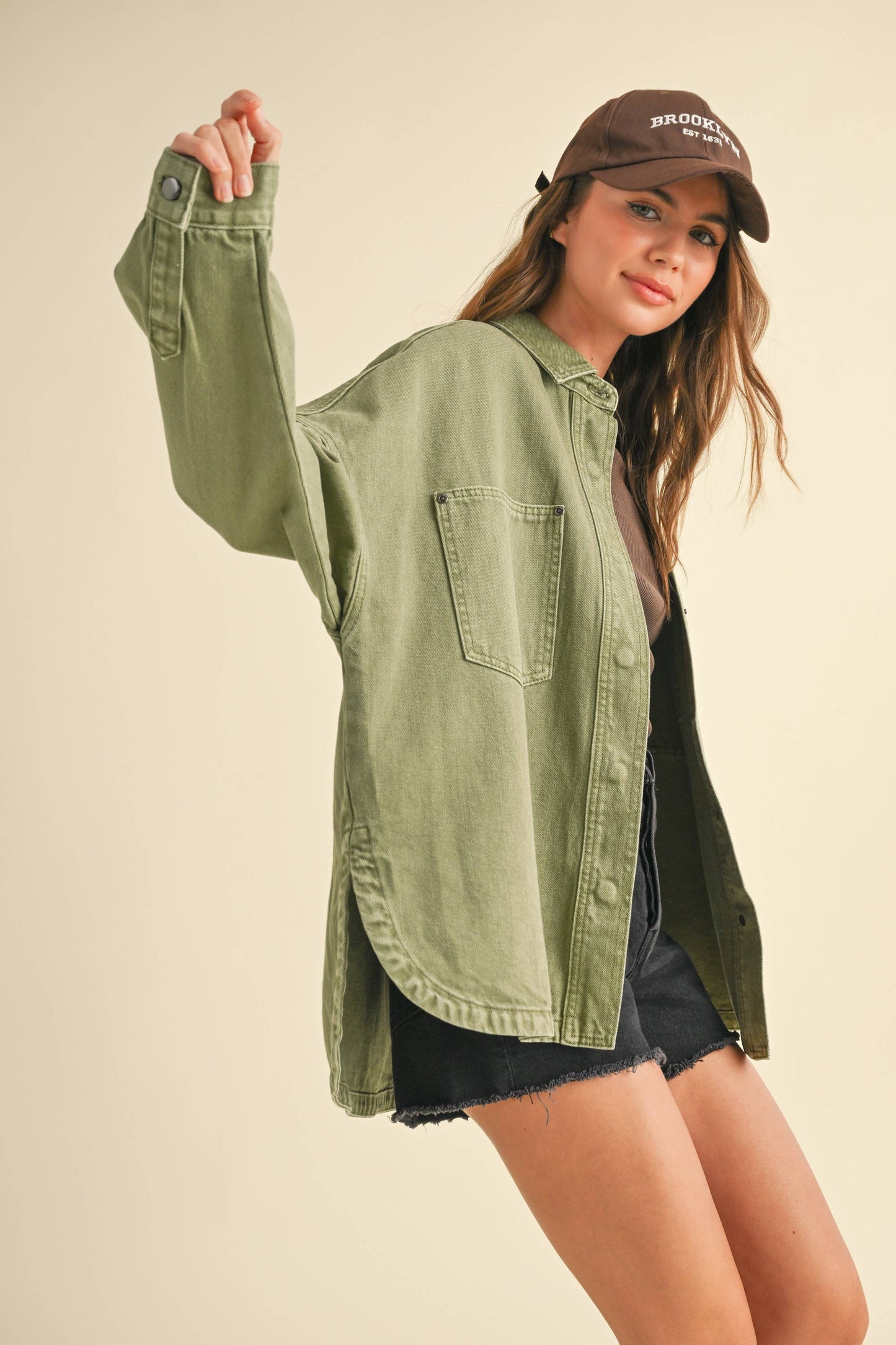 WASHED SNAP BUTTON DENIM SHIRT JACKET: OLIVE