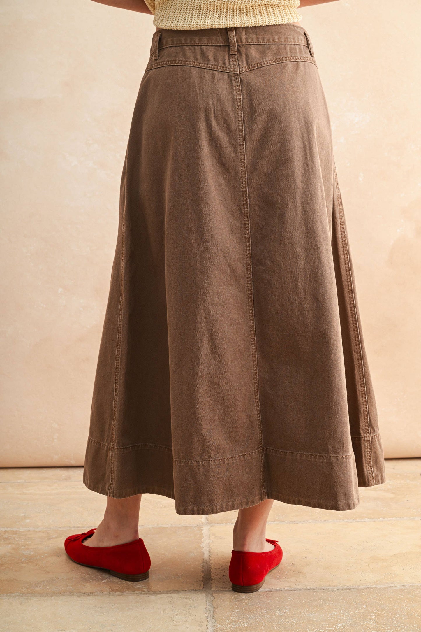 MINI PLEAT DETAILED LONG SKIRT: MOCHA