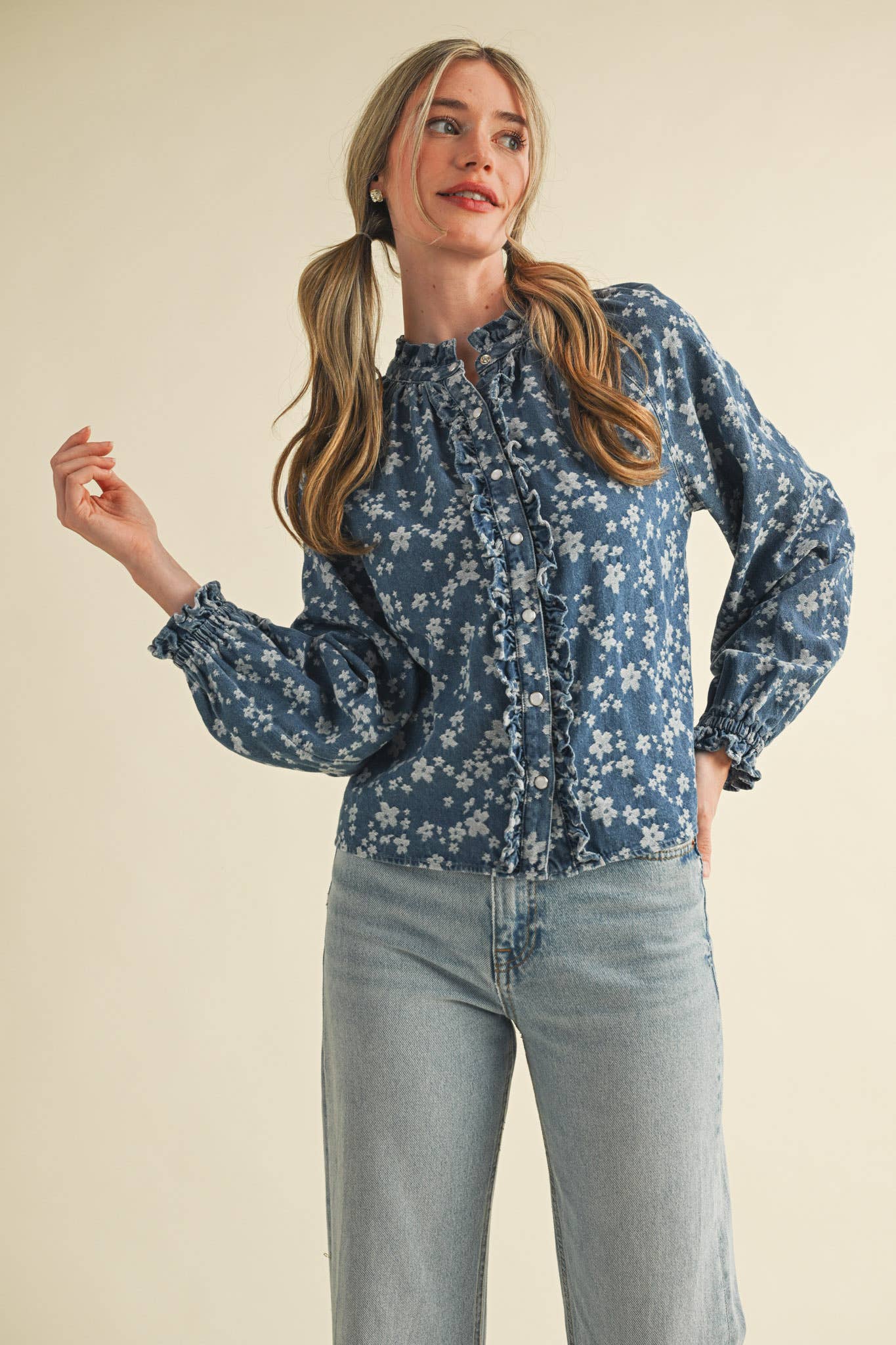DENIM FLORAL RUFFLED BUTTON DOWN TOP: DENIM FLORAL
