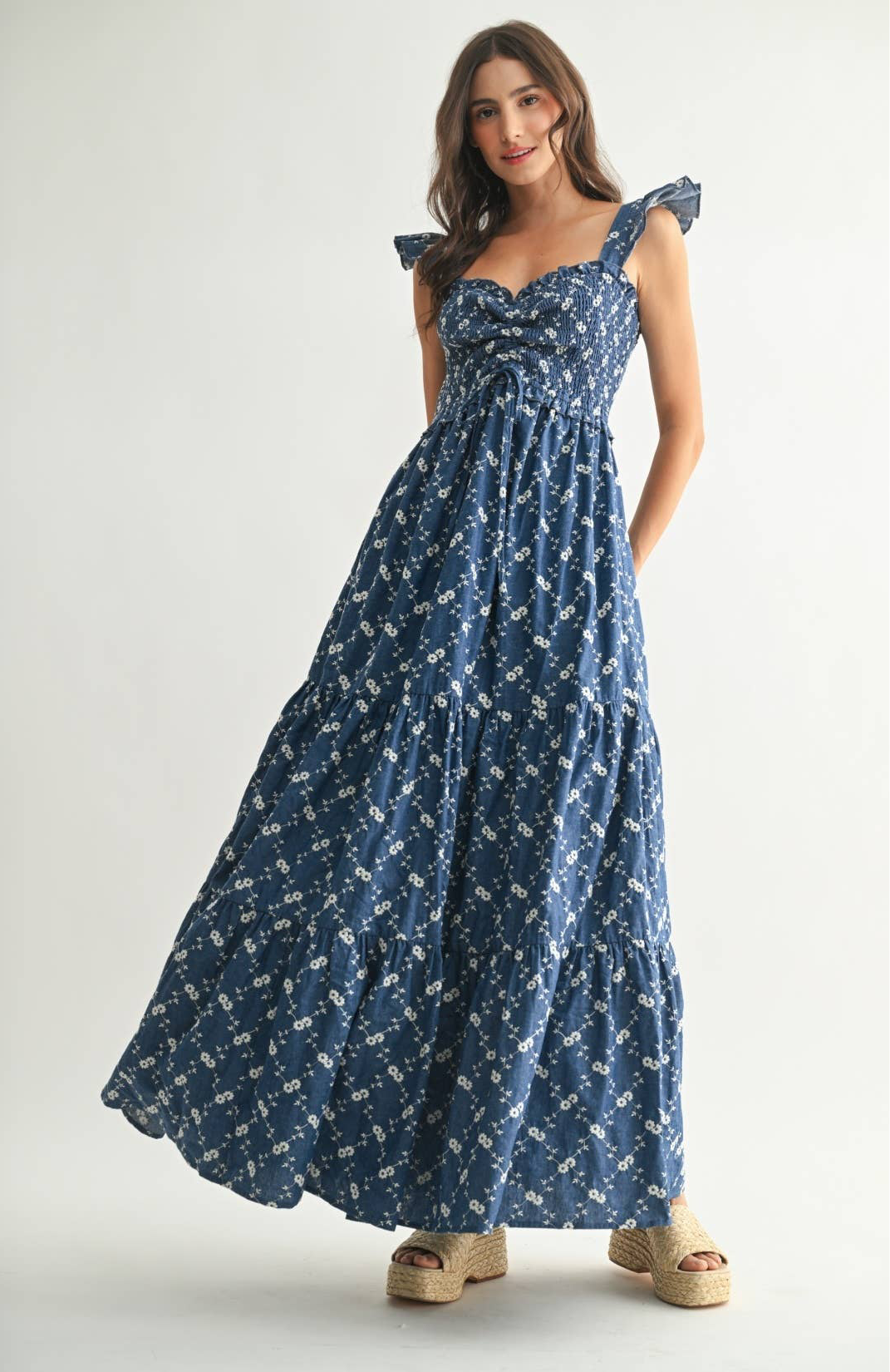 FLORAL EMBORIDERED TIERED MAXI DRESS: BROWN/IVORY