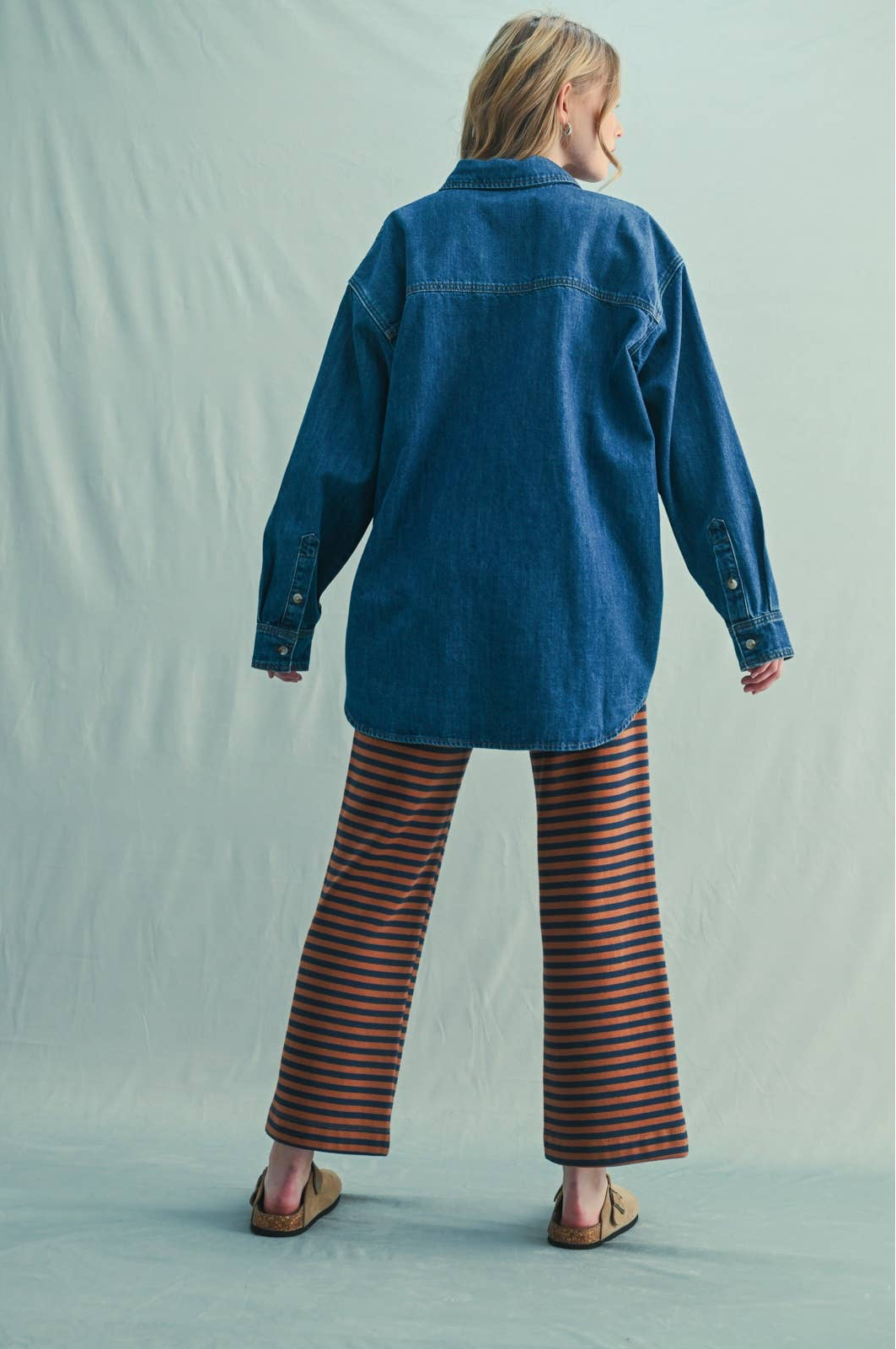 WASHED BUTTON-UP DENIM SHIRT: D.DENIM