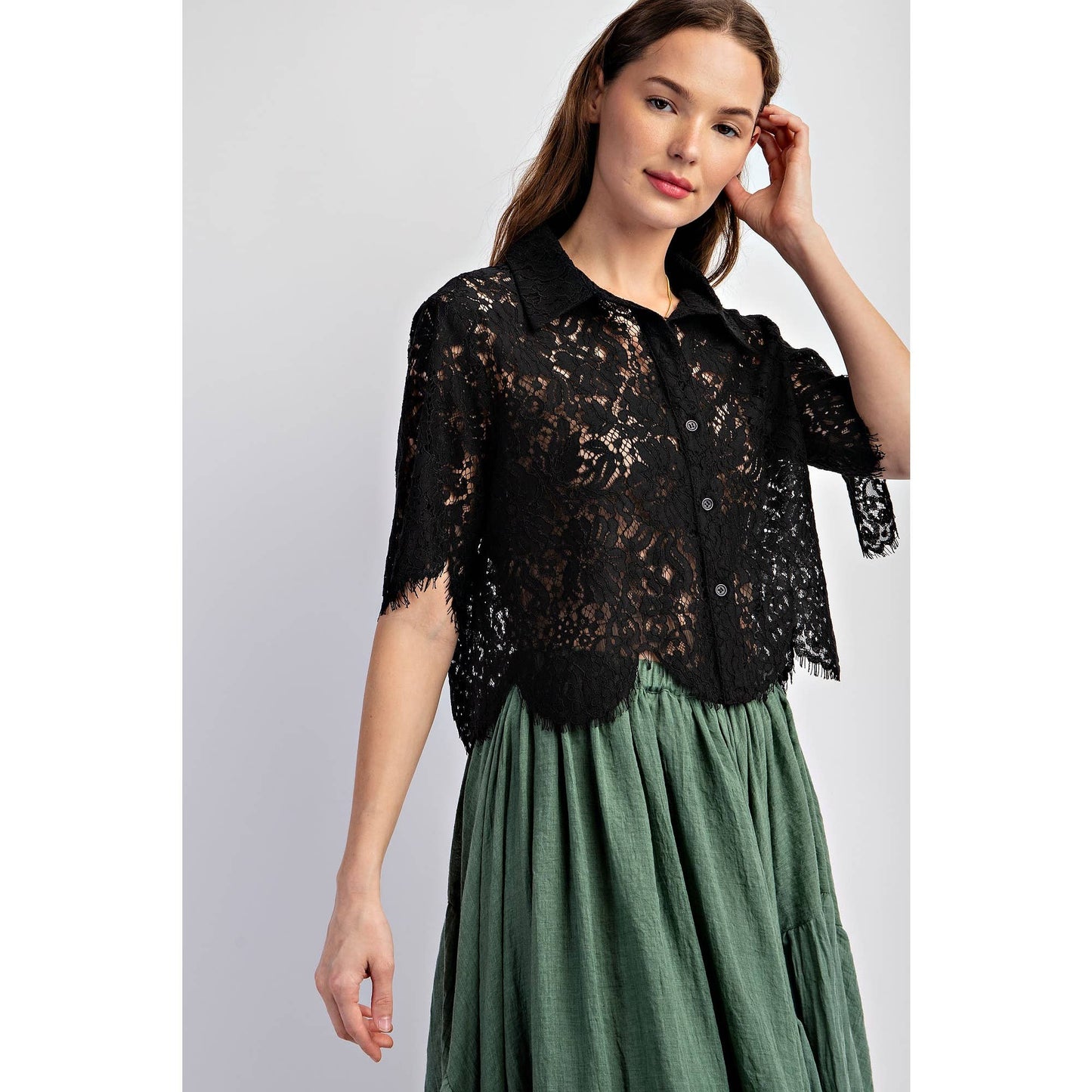 SCALLOP LACE CROP SHIRT: Black