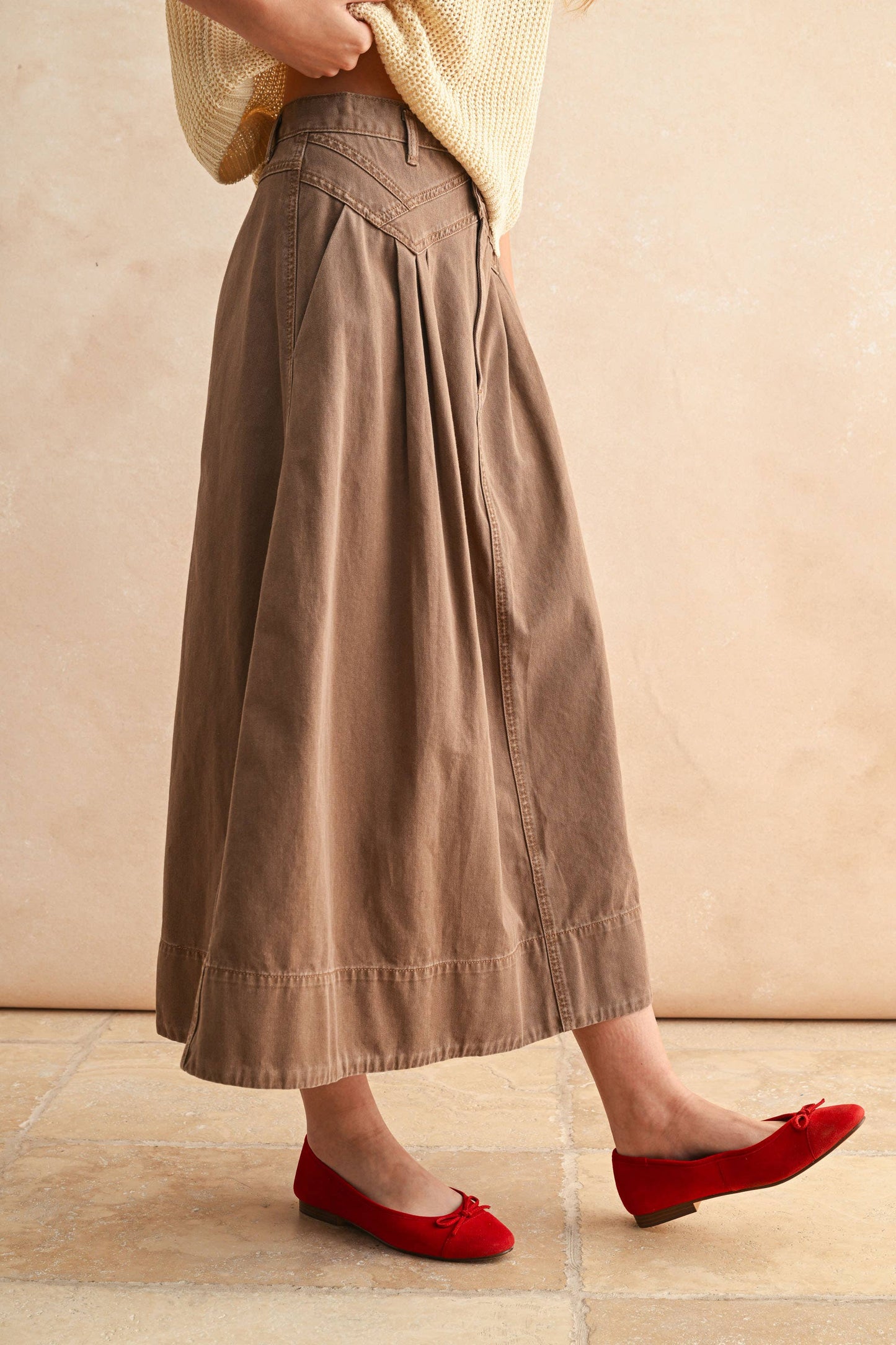 MINI PLEAT DETAILED LONG SKIRT: MOCHA