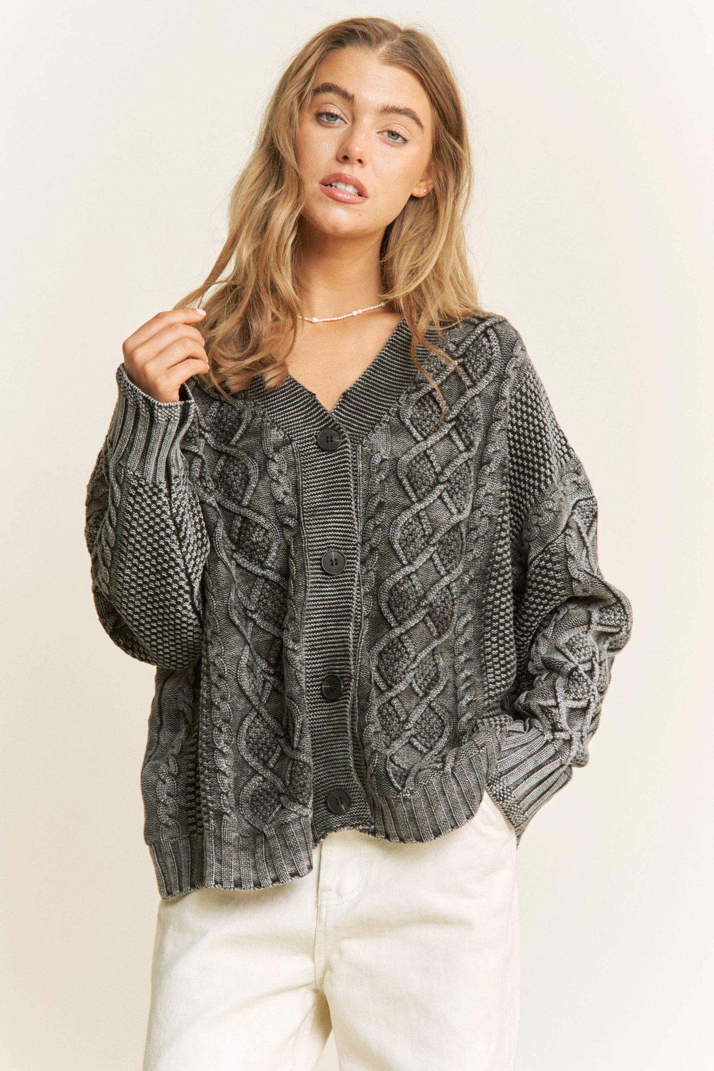 WASHED VINTAGE CABLE KNIT CARDIGAN: Black