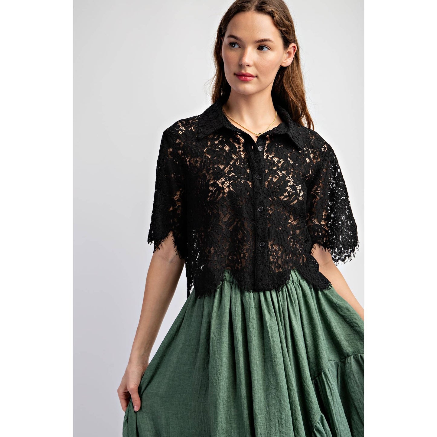 SCALLOP LACE CROP SHIRT: Black