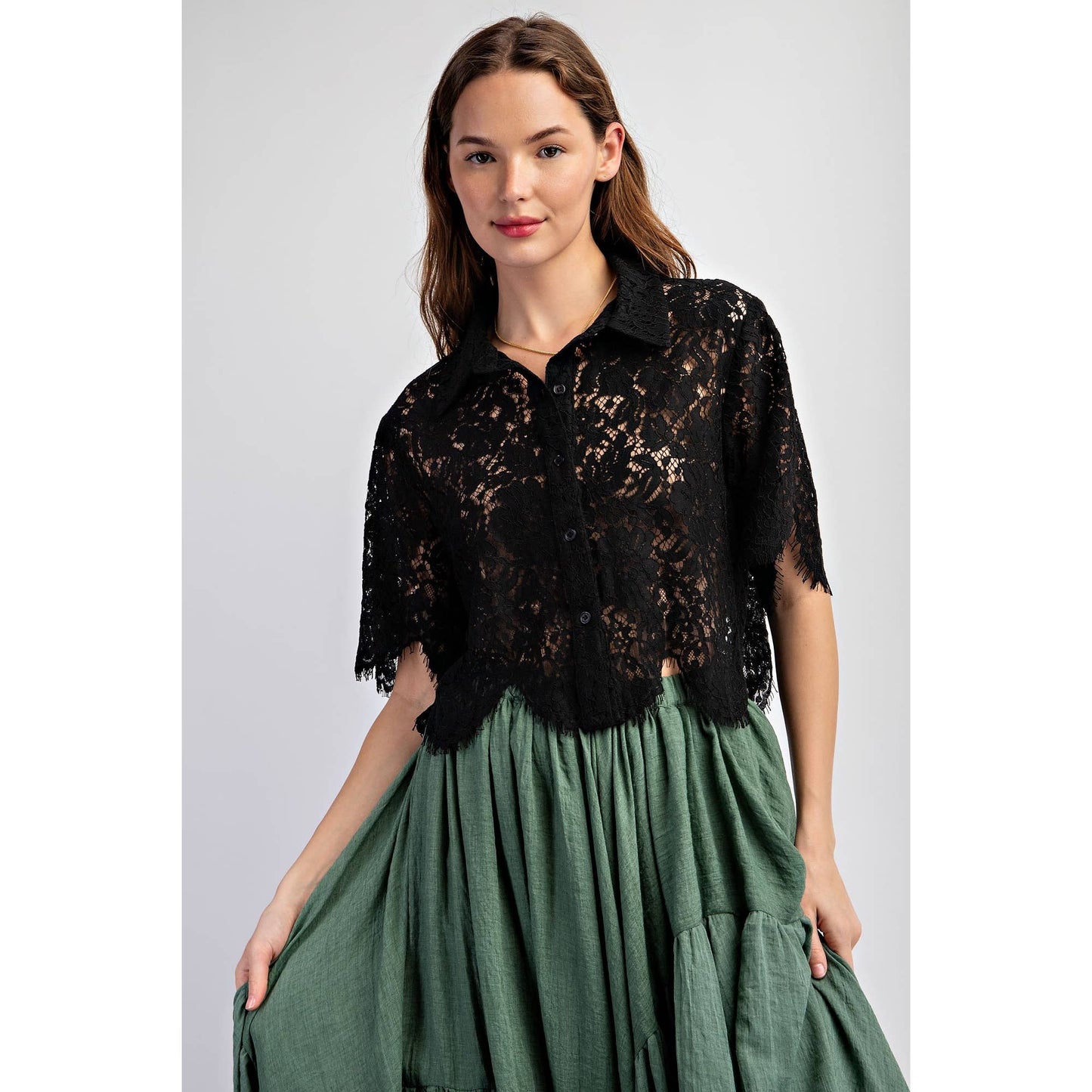 SCALLOP LACE CROP SHIRT: Black