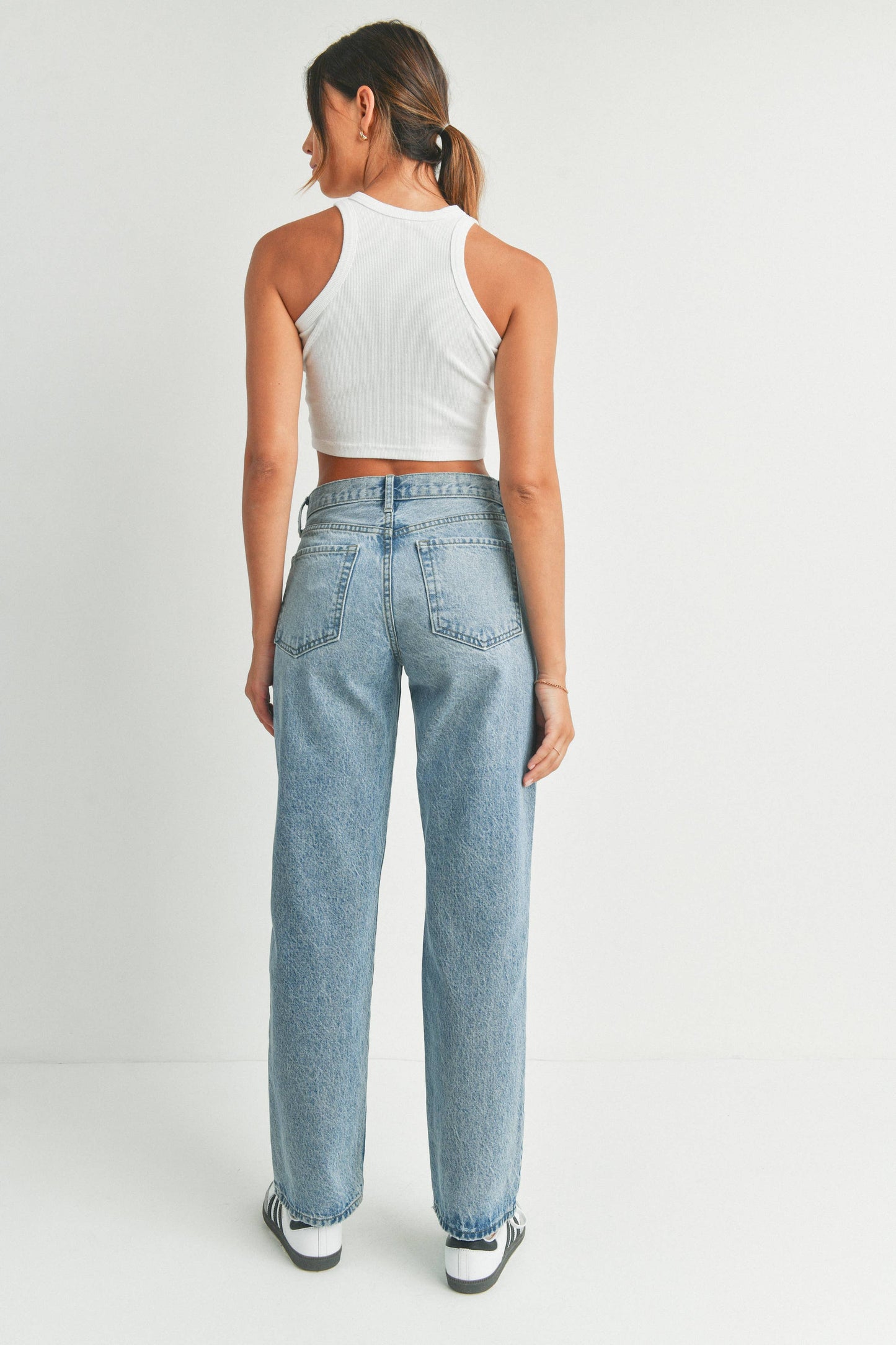 Relaxed Straight - Med Wash