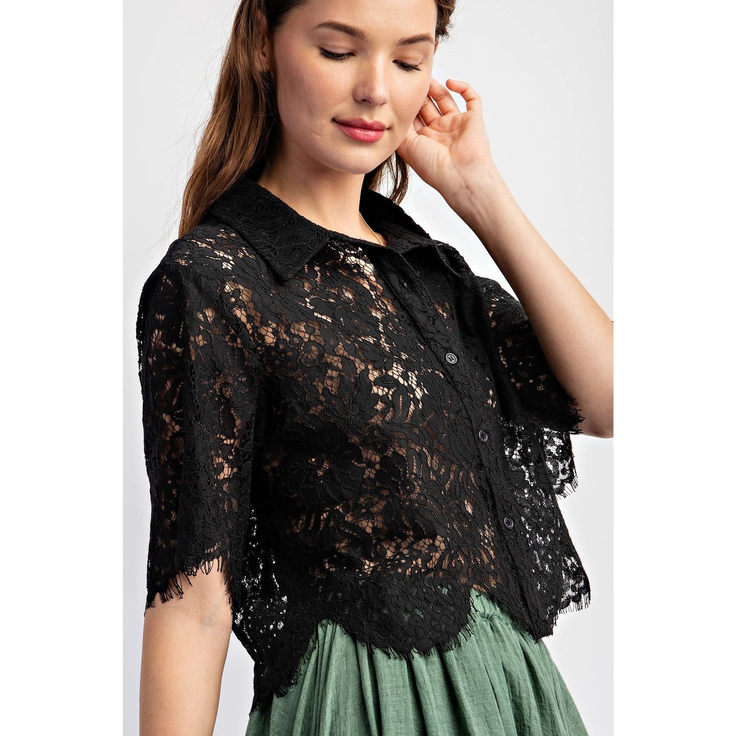 SCALLOP LACE CROP SHIRT: Black