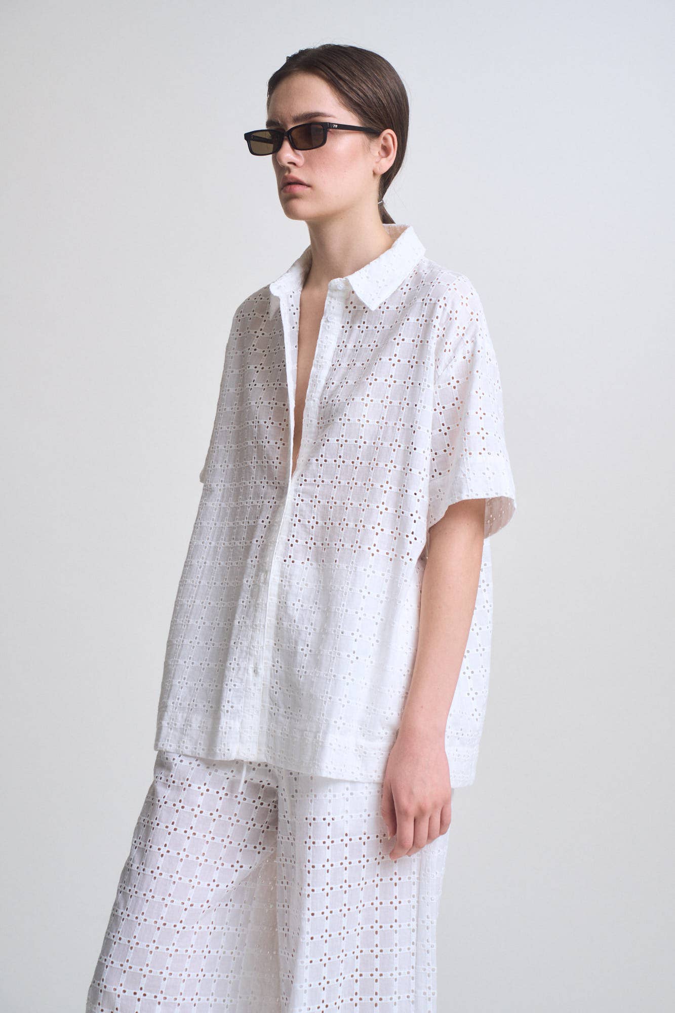 SQUARE EYELET TOP:White