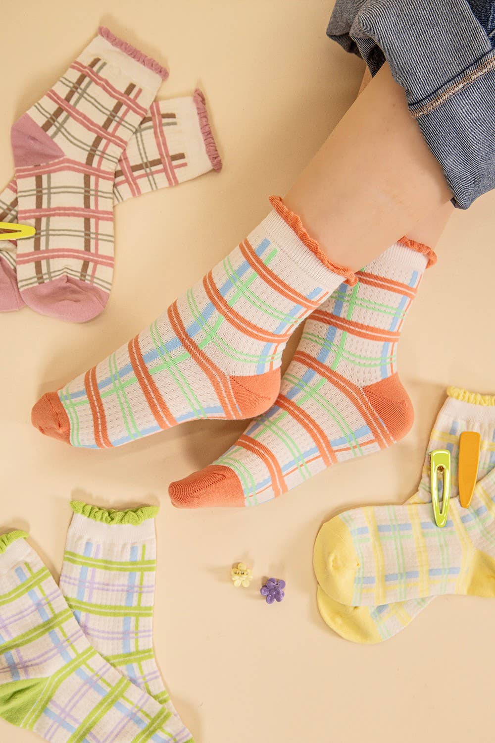 Multi Color Plaid Crew Socks: MAUVE