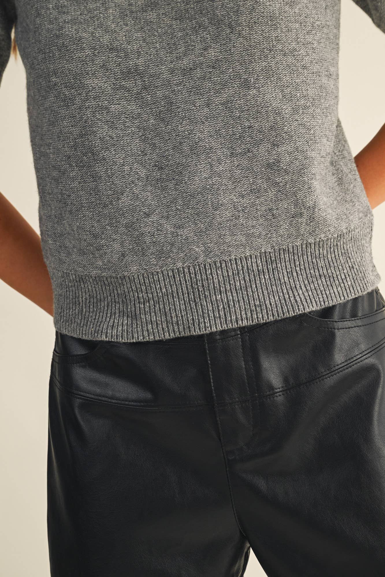 SHORT SLEEVE CREW NECK SWEATER: H.GREY