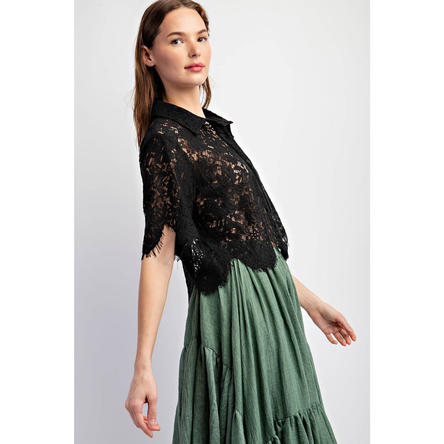 SCALLOP LACE CROP SHIRT: Black