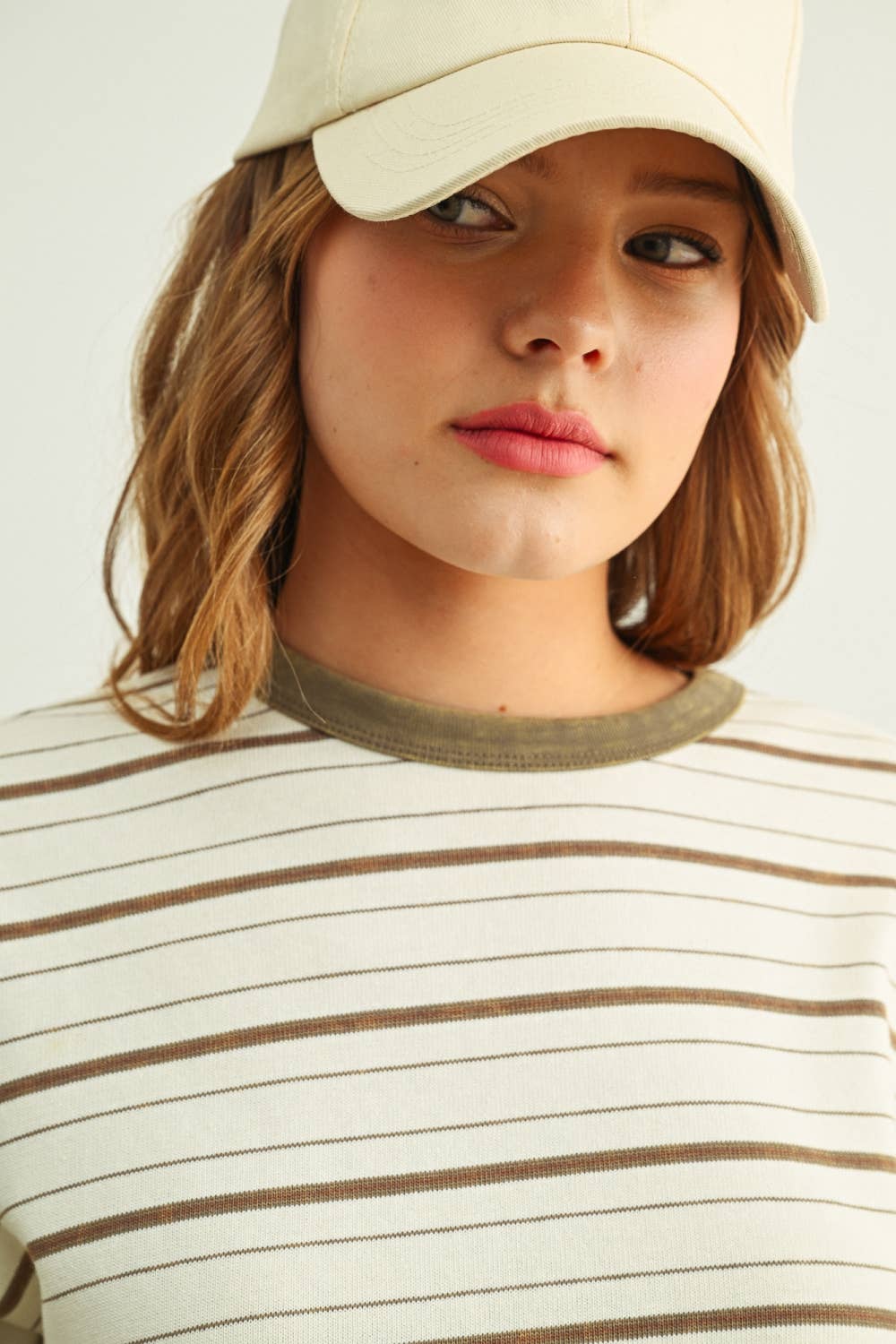 STRIPED PRINT LONG SLEEVE ROUND NECK TOP: BROWN