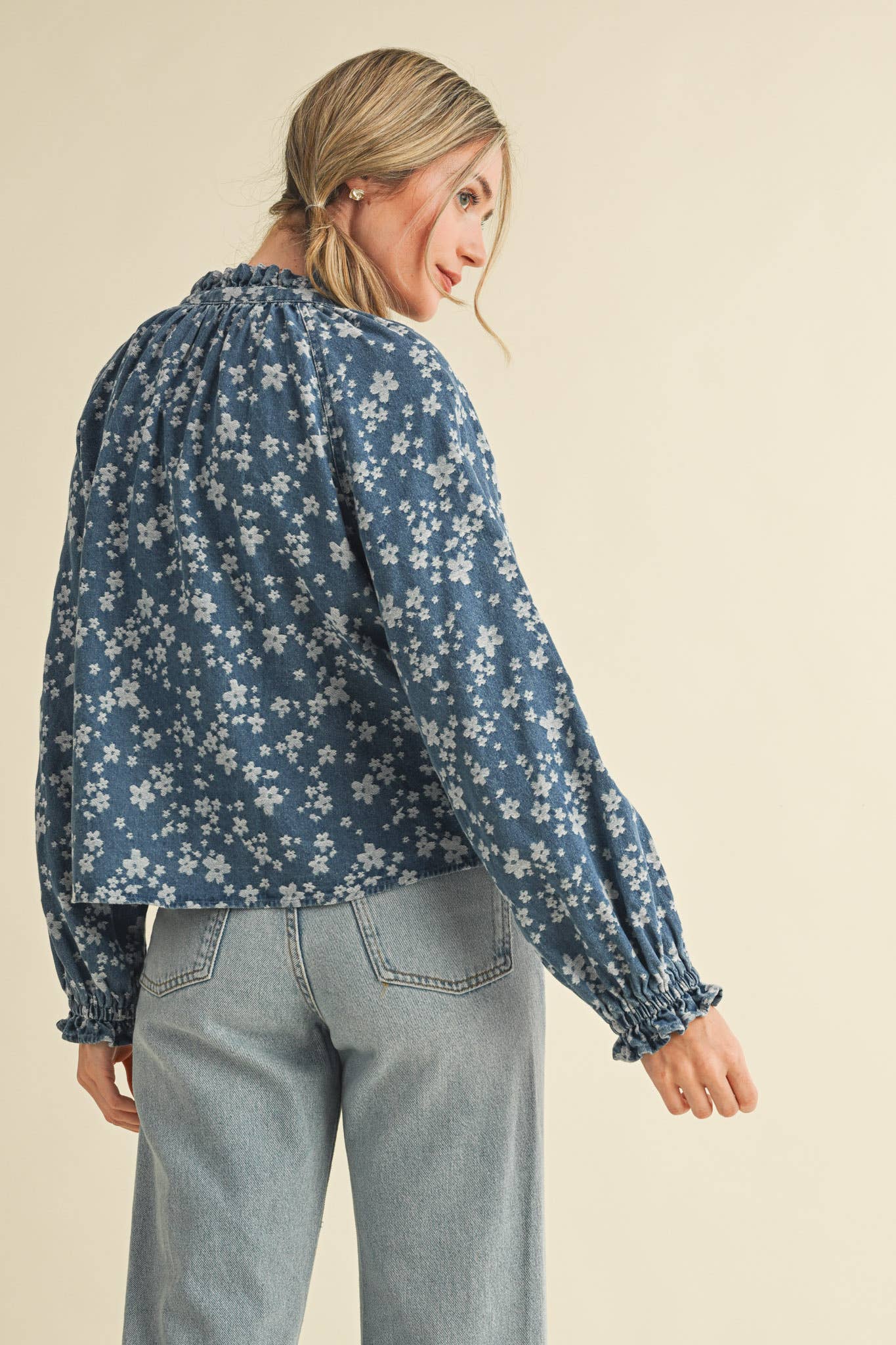 DENIM FLORAL RUFFLED BUTTON DOWN TOP: DENIM FLORAL