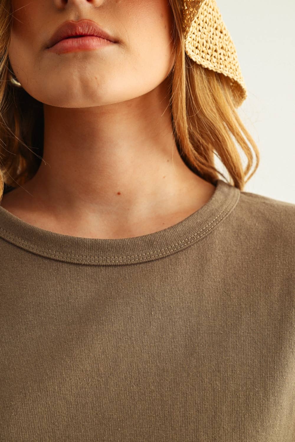 SHORT SLEEVE LINEN KNITTED TOP: Olive Brown