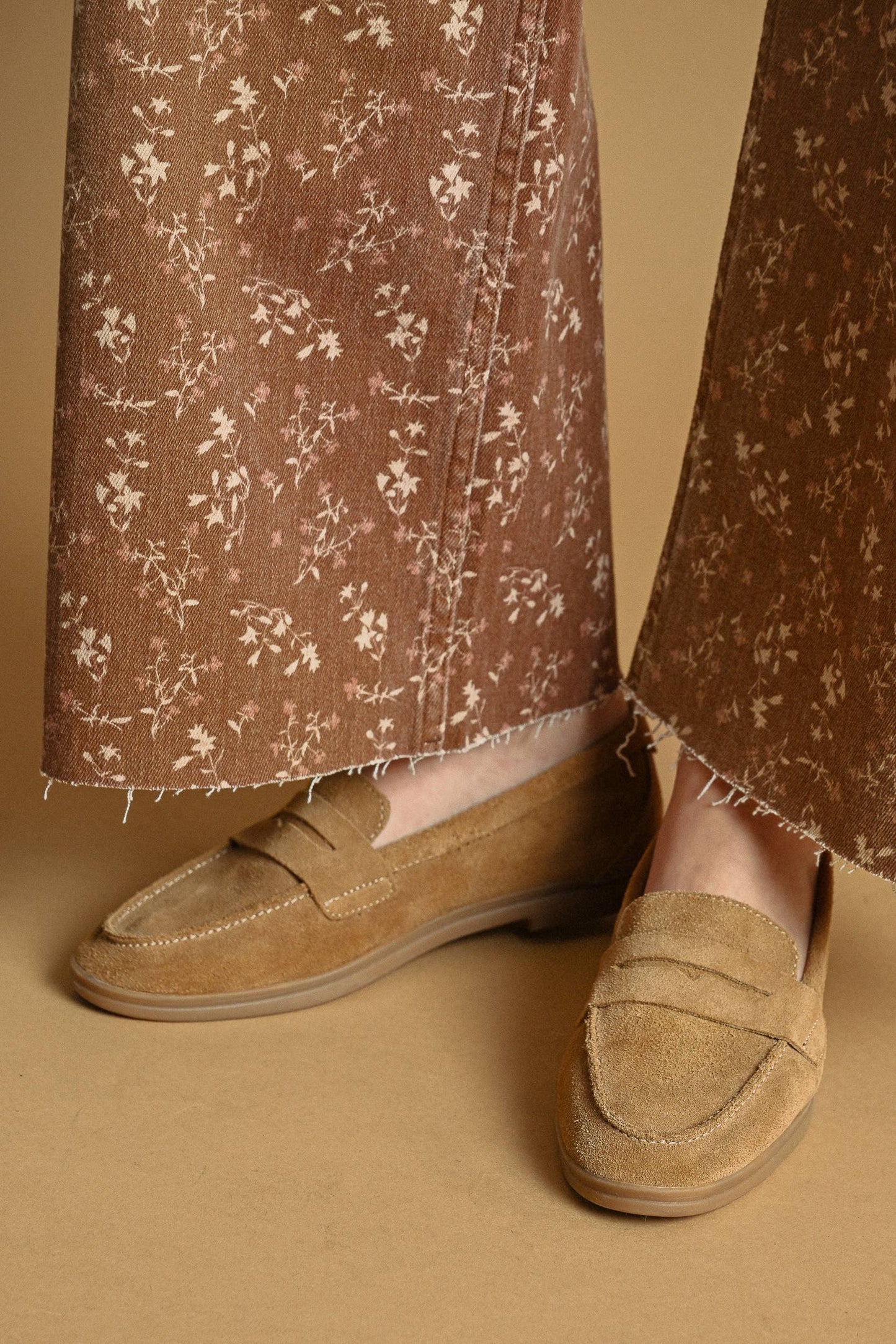 FLORAL PRINT STRETCHED PANTS: EARTHY RUST