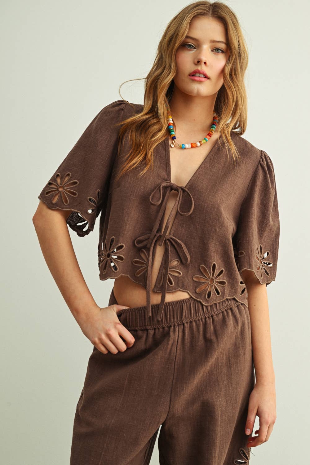 EMBORIDERED SHORT SLEEVE TIE FRONT TOP: BROWN