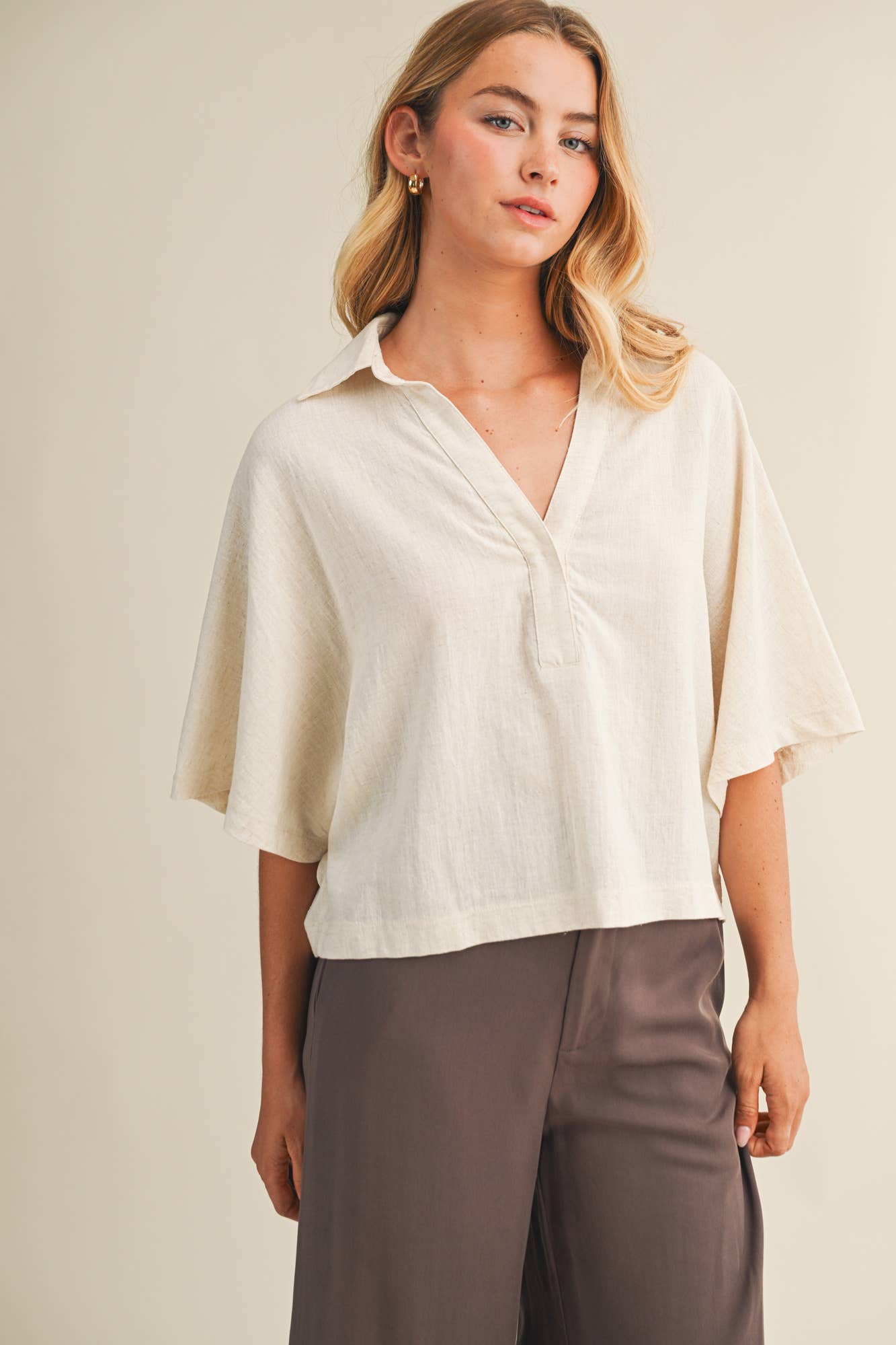 Textured Drape Sleeve Collared Blouse: LINEN CREAM