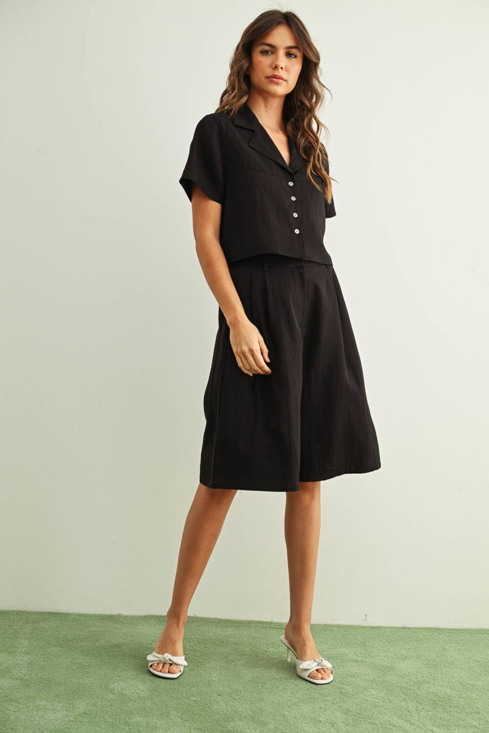 SOFT RAYON BUTTON FRONT SSLV BLOUSE: BLACK