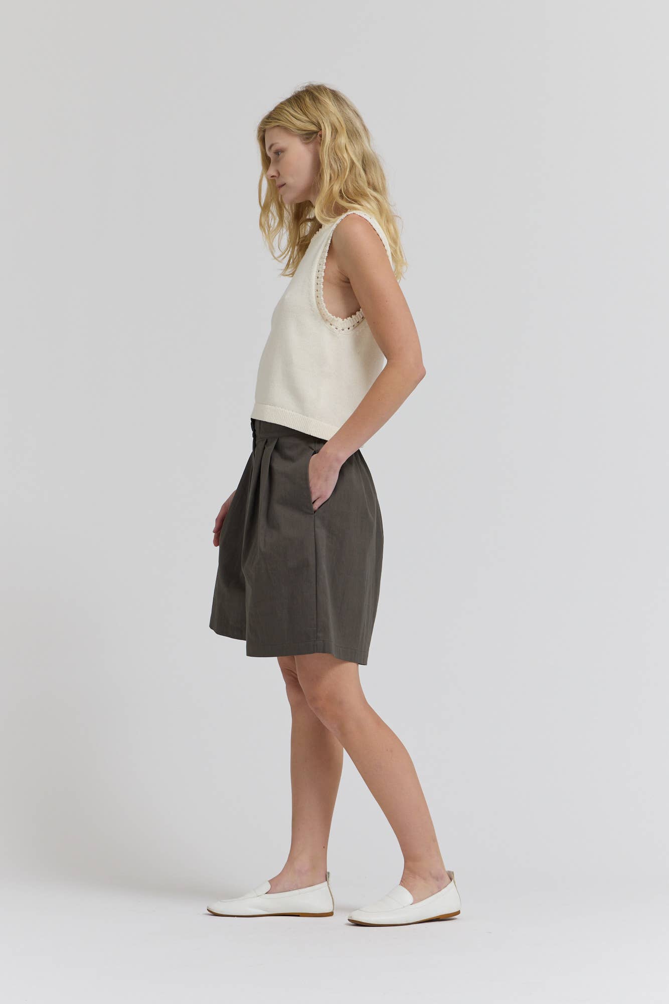 TAILORED MID SHORTS: MALLARD