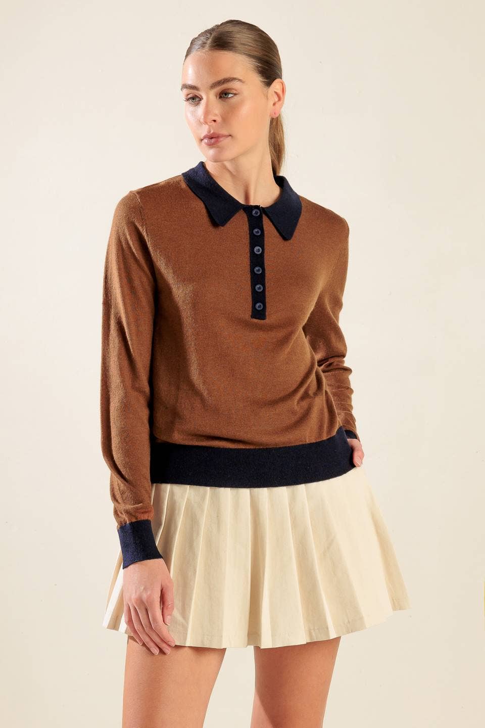 A solid sweater knit polo: BROWN NAVY
