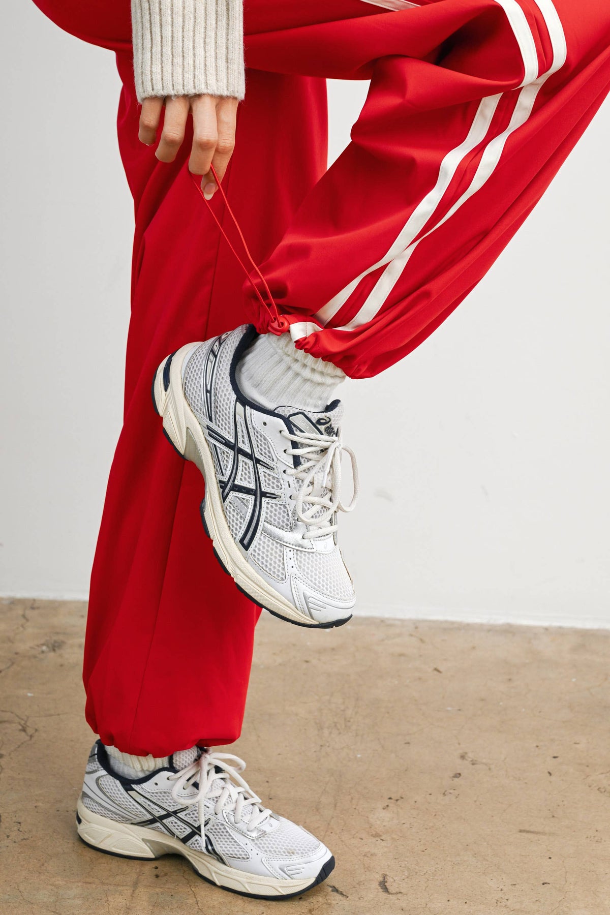 Striped Drawstring Wide-Leg Cuffed Pants: RED / WHITE
