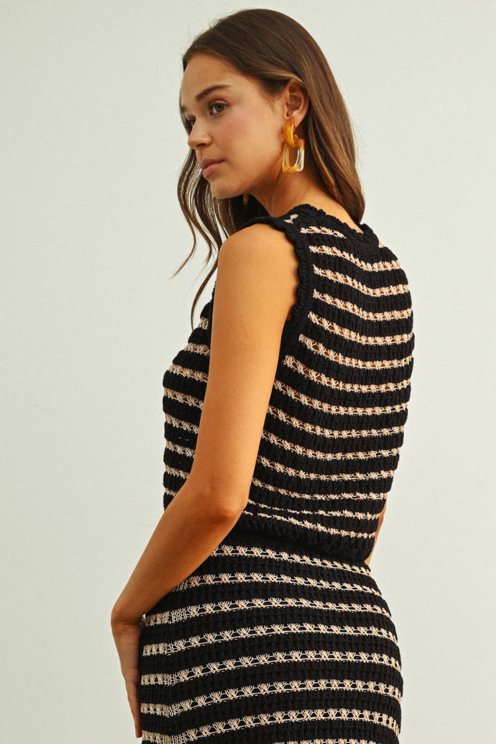 CROCHET KNIT CROP TOP: BLACK/STRAW