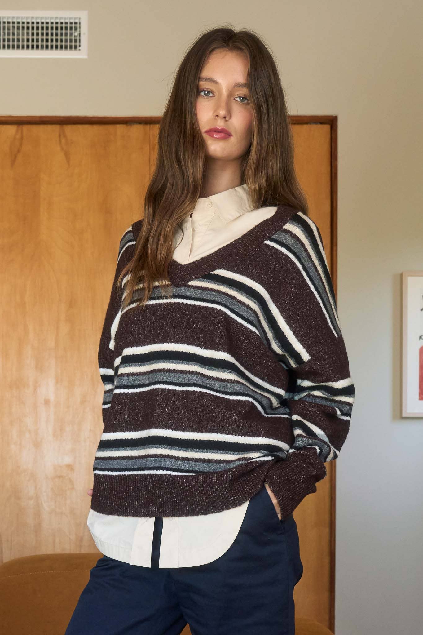 STRIPE V NECK  KNIT SWEATER: BROWN MULTI