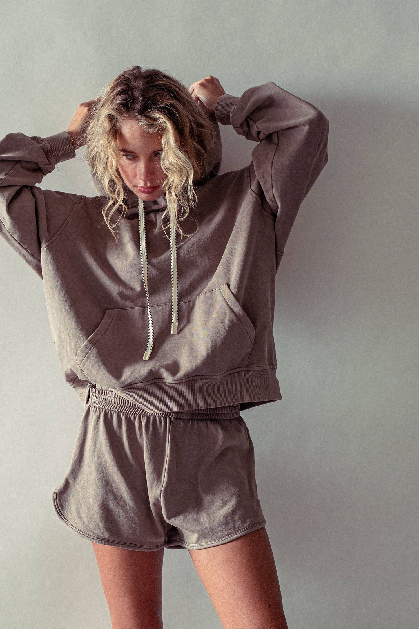 Vintage Wash Oversized Brushed Hoodie: MOCHA MOUSSE