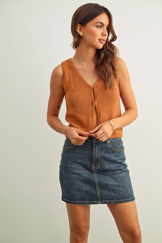 HOOK & EYE CLOSER VEST CARDIGAN: CLAY