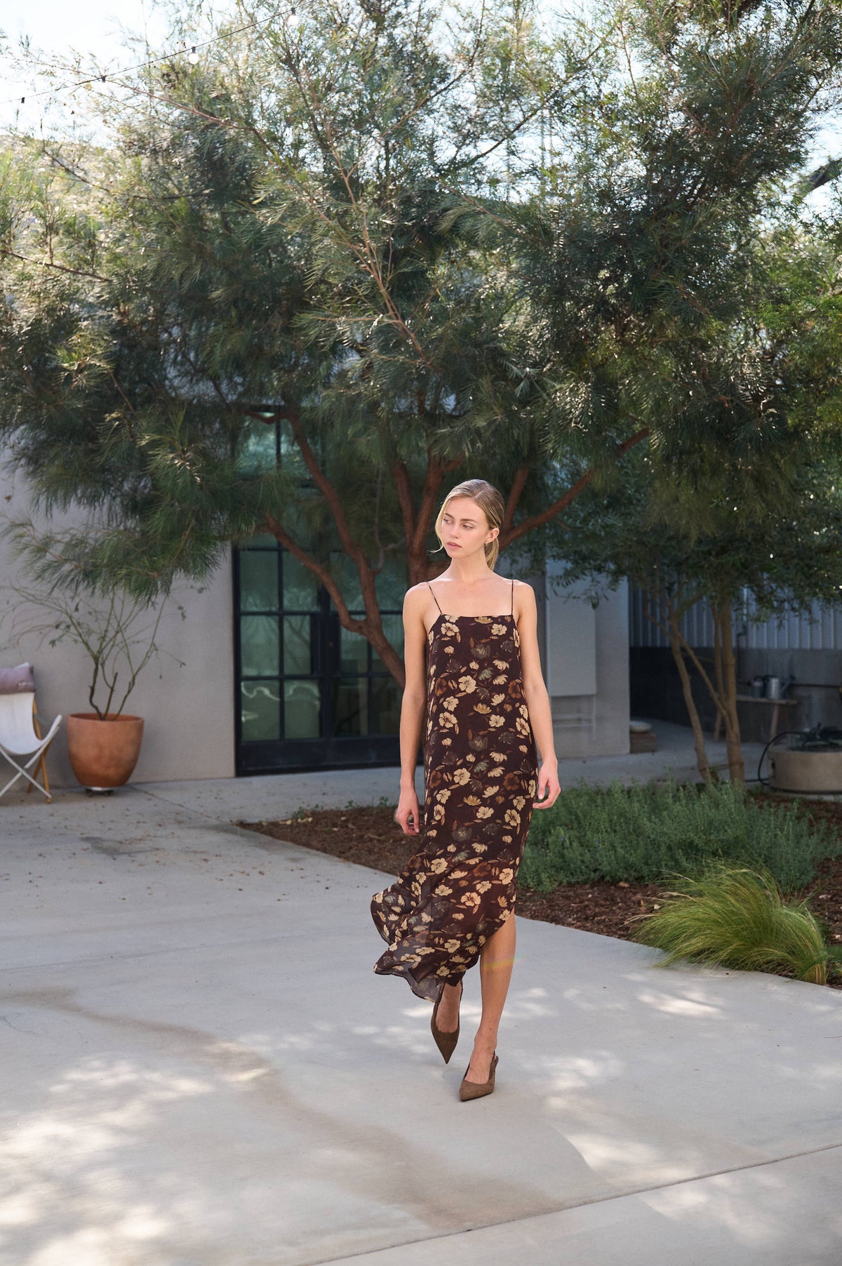 SPAGHETTI STRAP MAXI DRESS: CHOCOLATE