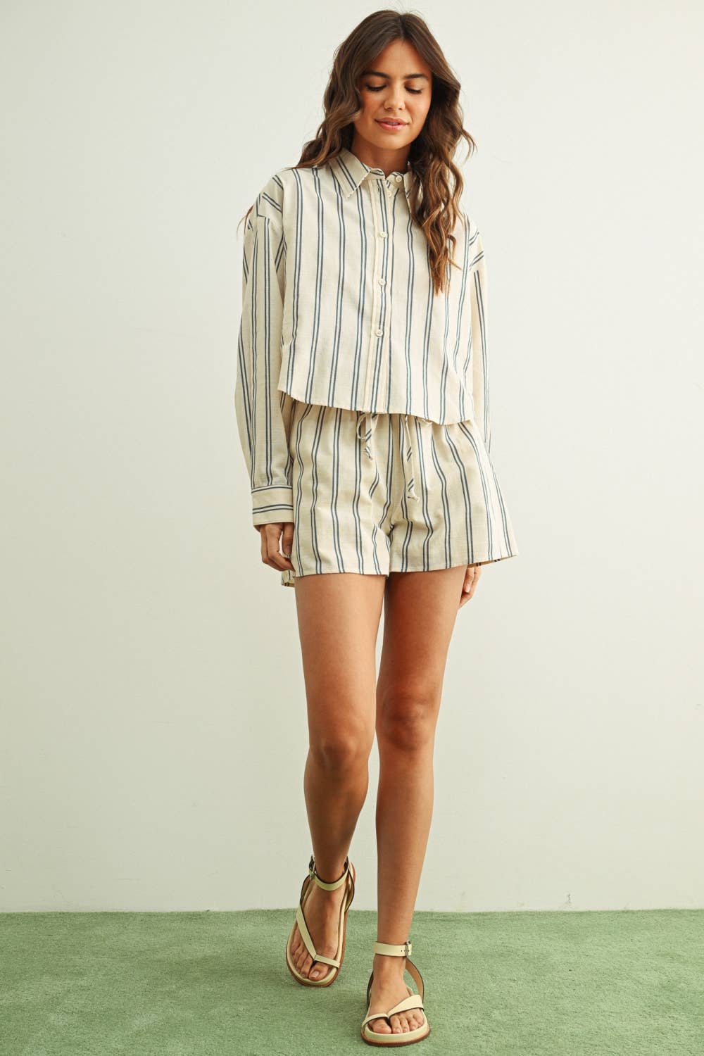 STRIPED ELASTIC BAND WAIST SHORTS: BLACK