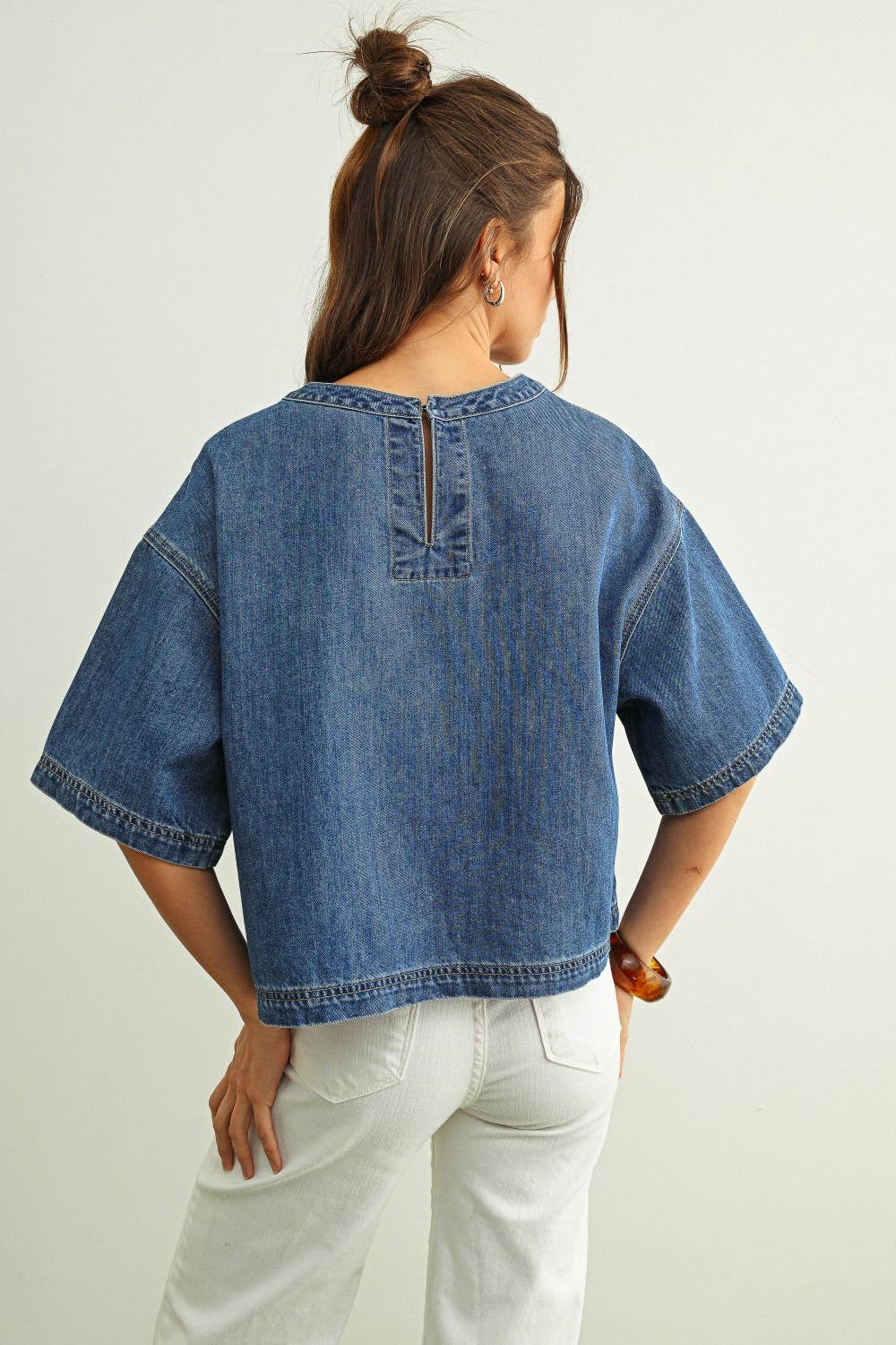 ROUND NECK SHORT SLEEVE DENIM TOP: DENIM BLUE