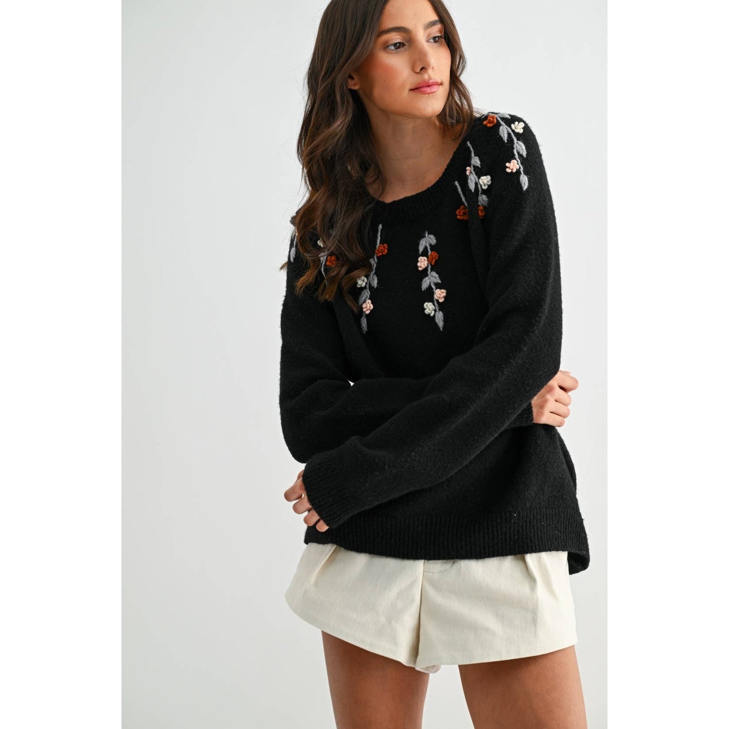 BLACK EMBROIDERED FLORAL SWEATER: BLACK