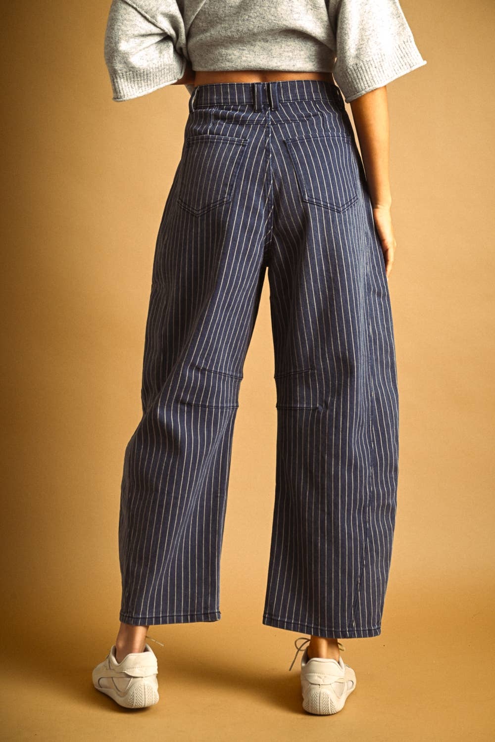 PINSTRIPED PATTERN BARREL PANTS: DENIM BLUE