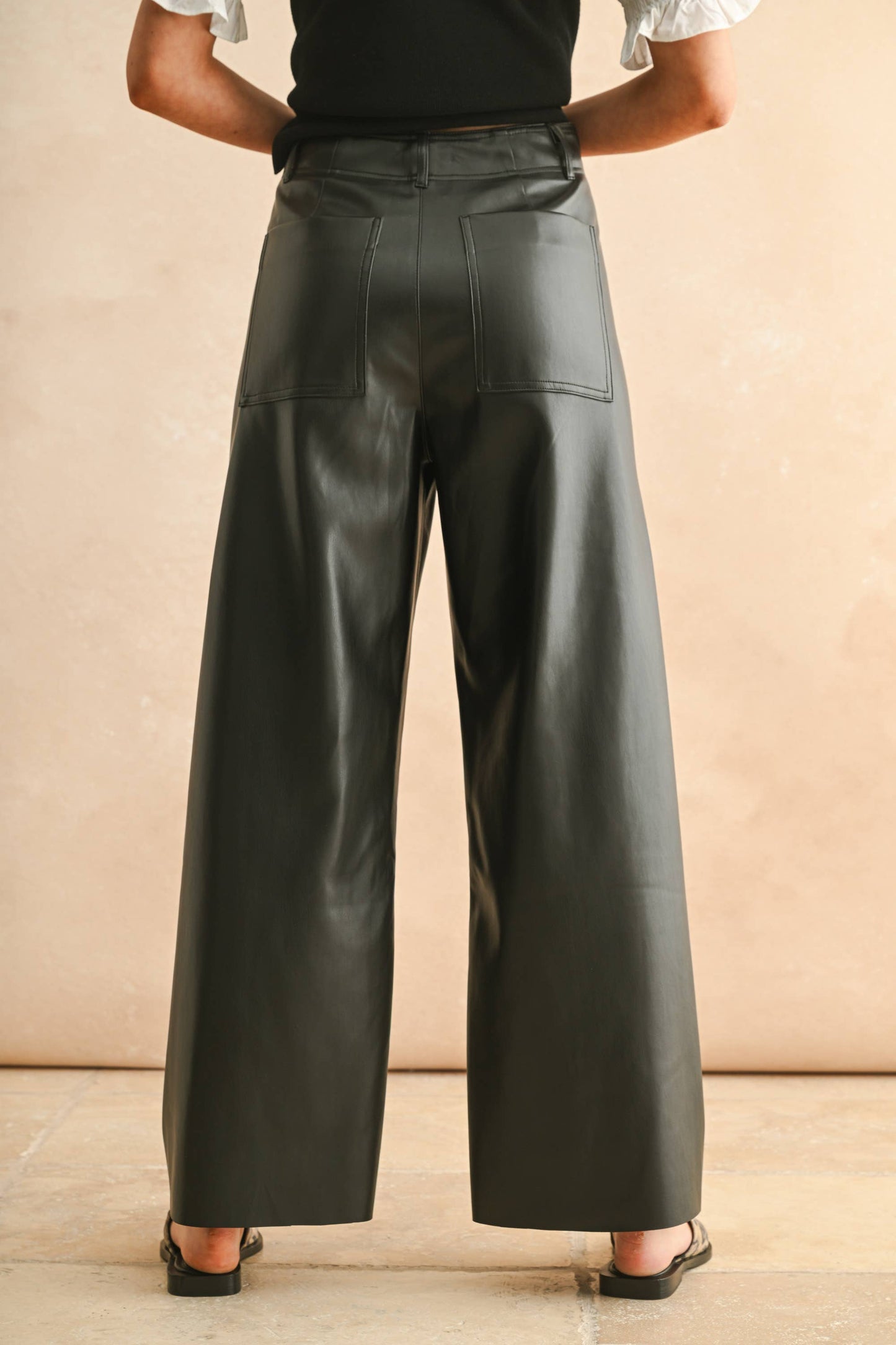 PINTUCK DETAIL FRONT PLEATED WIDE STRAIGHT PANTS: Black