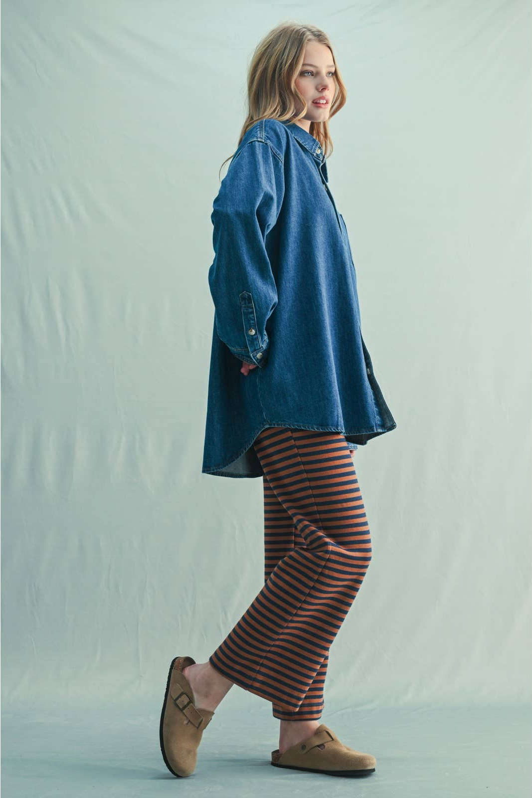 WASHED BUTTON-UP DENIM SHIRT: D.DENIM