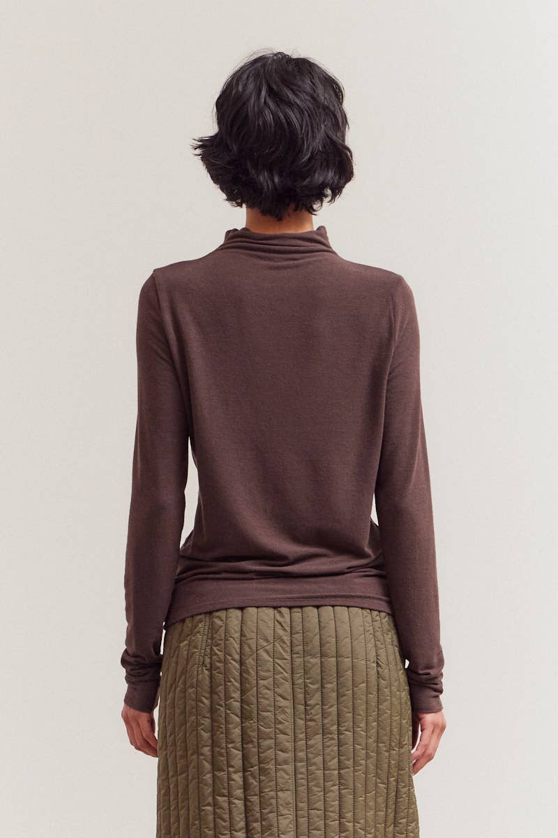 MOCK NECK FITTED JERSEY TOP: DARK CHOCOLATE