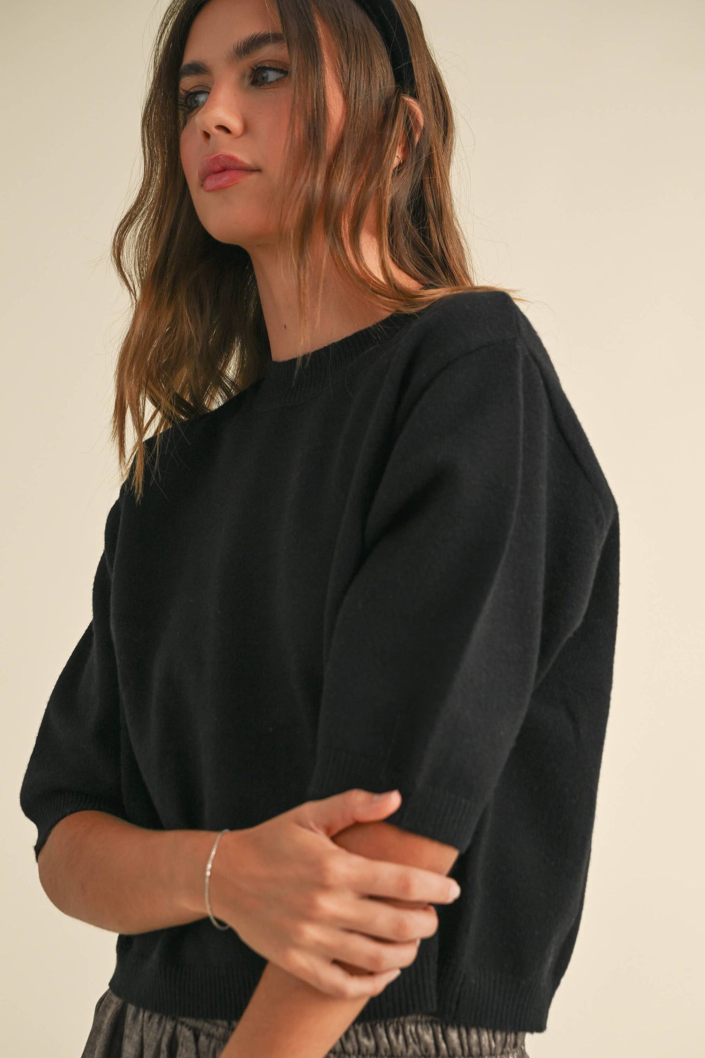 SHORT SLEEVE SWEATER TOP: Black