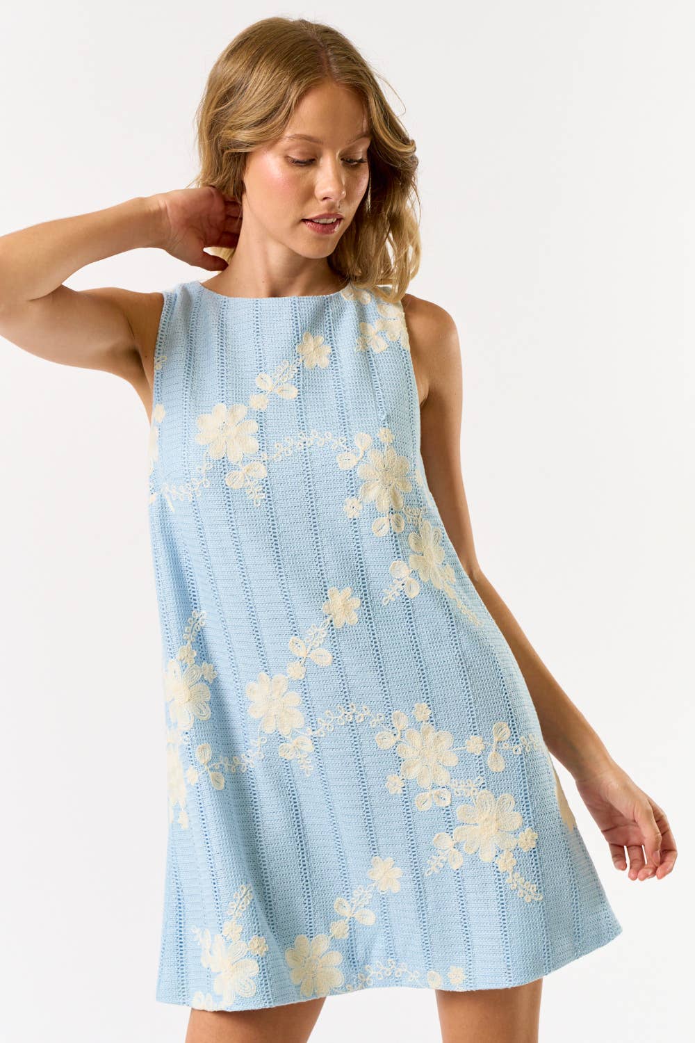 FLORAL EMBROIDERED SHIFT DRESS W/ POCKETS : SKY