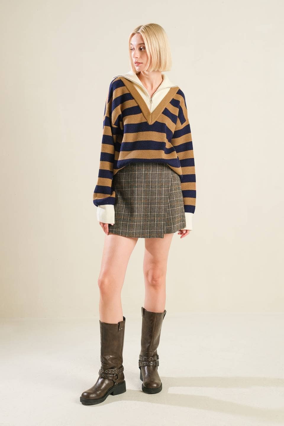 A woven plaid skort: BROWN BLACK
