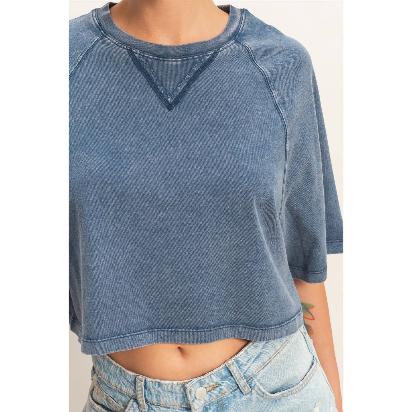 Mineral Washed Cropped Tee: NAVY