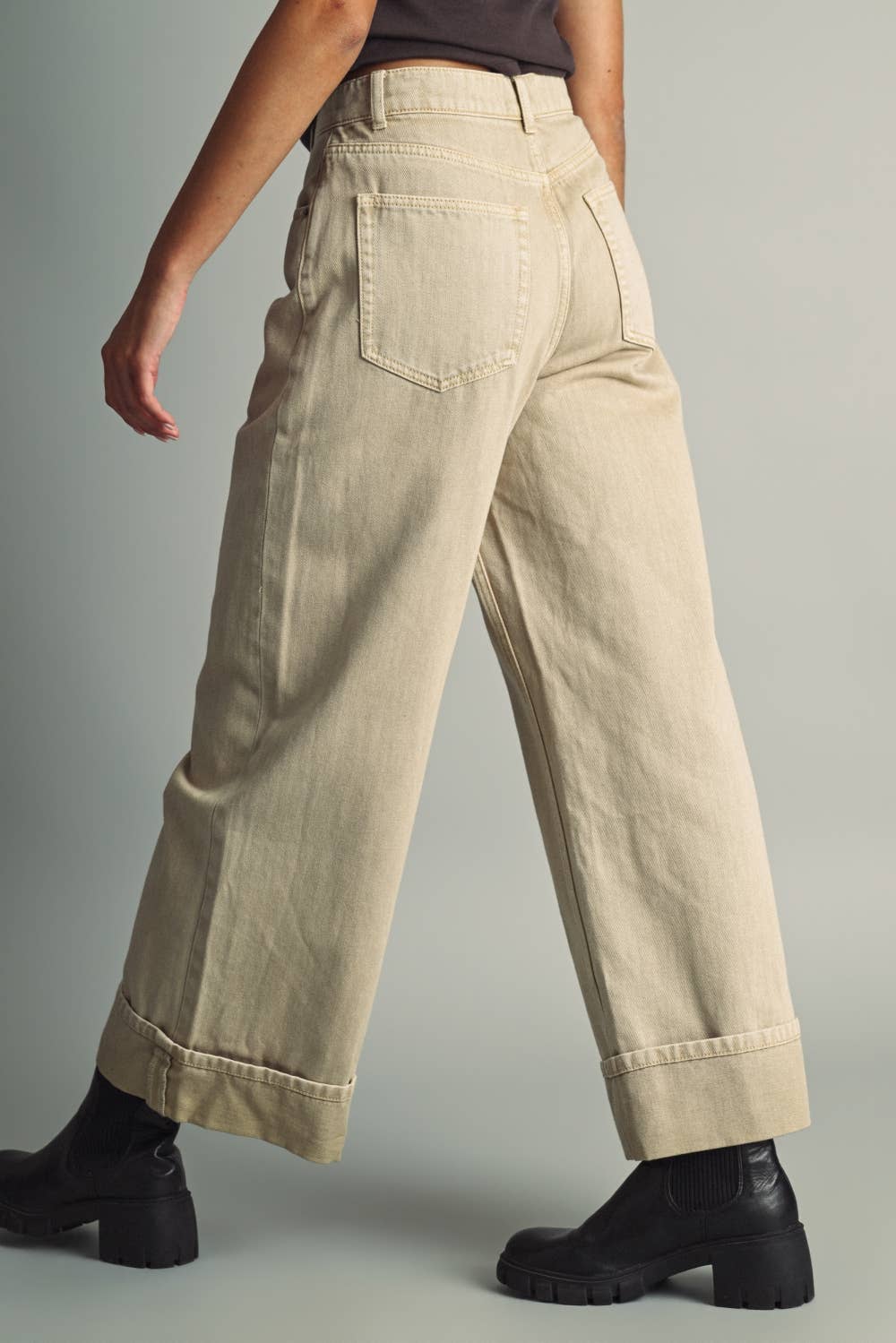 WIDE CUFFED DENIM PANTS WITH A VINTAGE WASHED: BEIGE