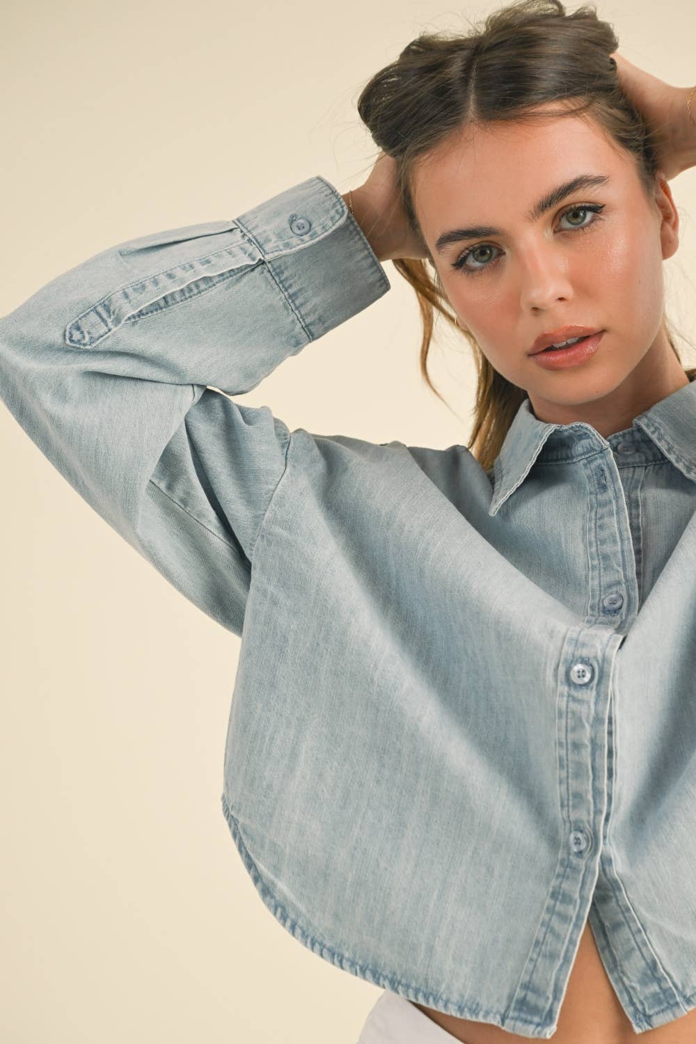 BUTTONDOWN CROPPED DENIM SHIRTS: LT DENIM