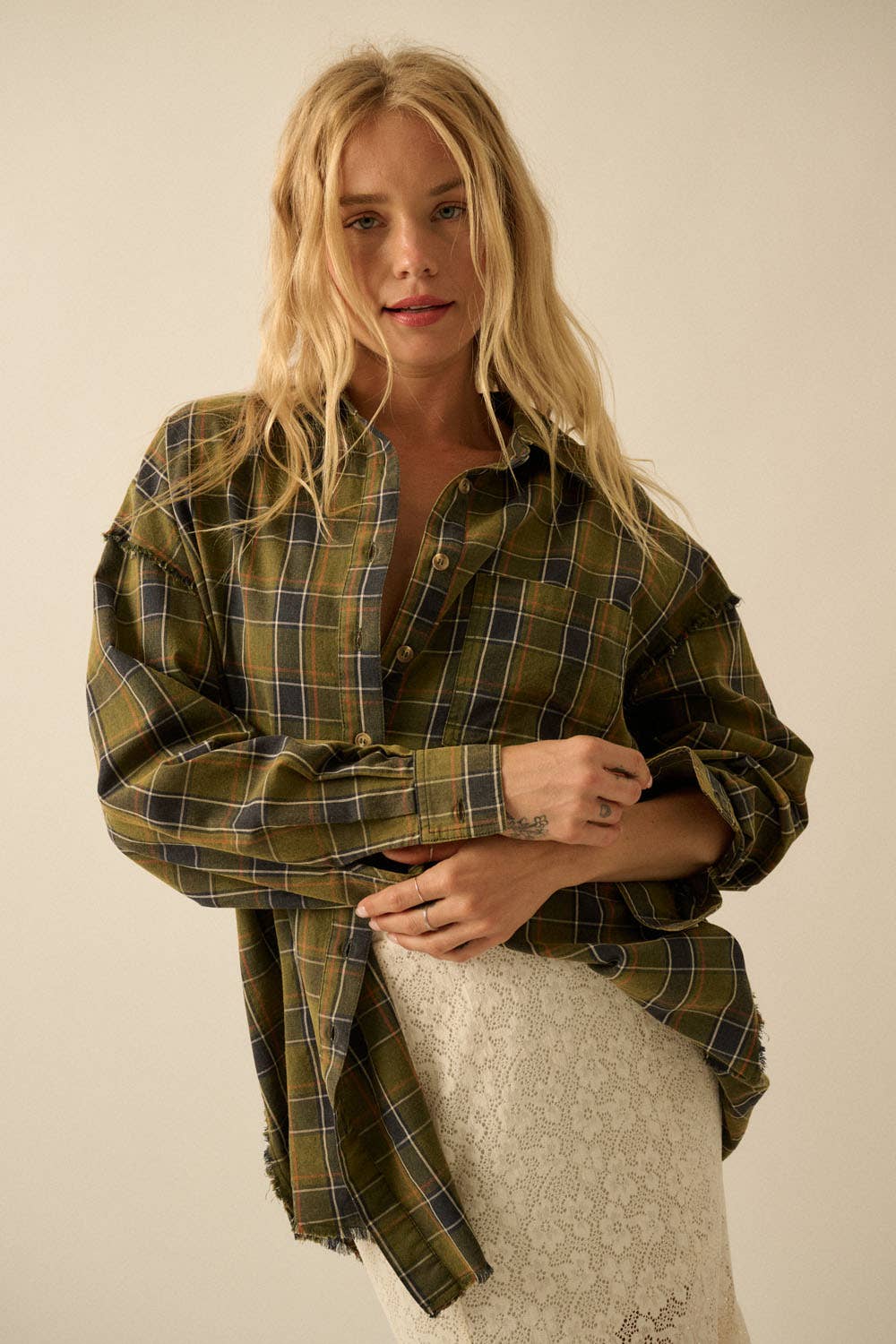 Plaid Oversized Raw-Edge Exposed-Seam Pocket Shirt: Olive