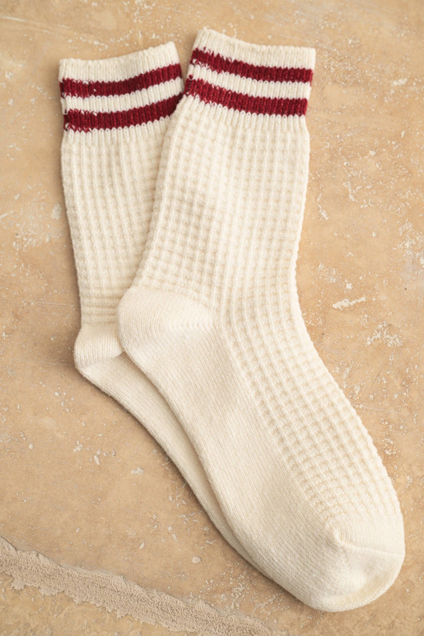 WAFFLE PATTERN STRIPED SOCKS: Burgundy