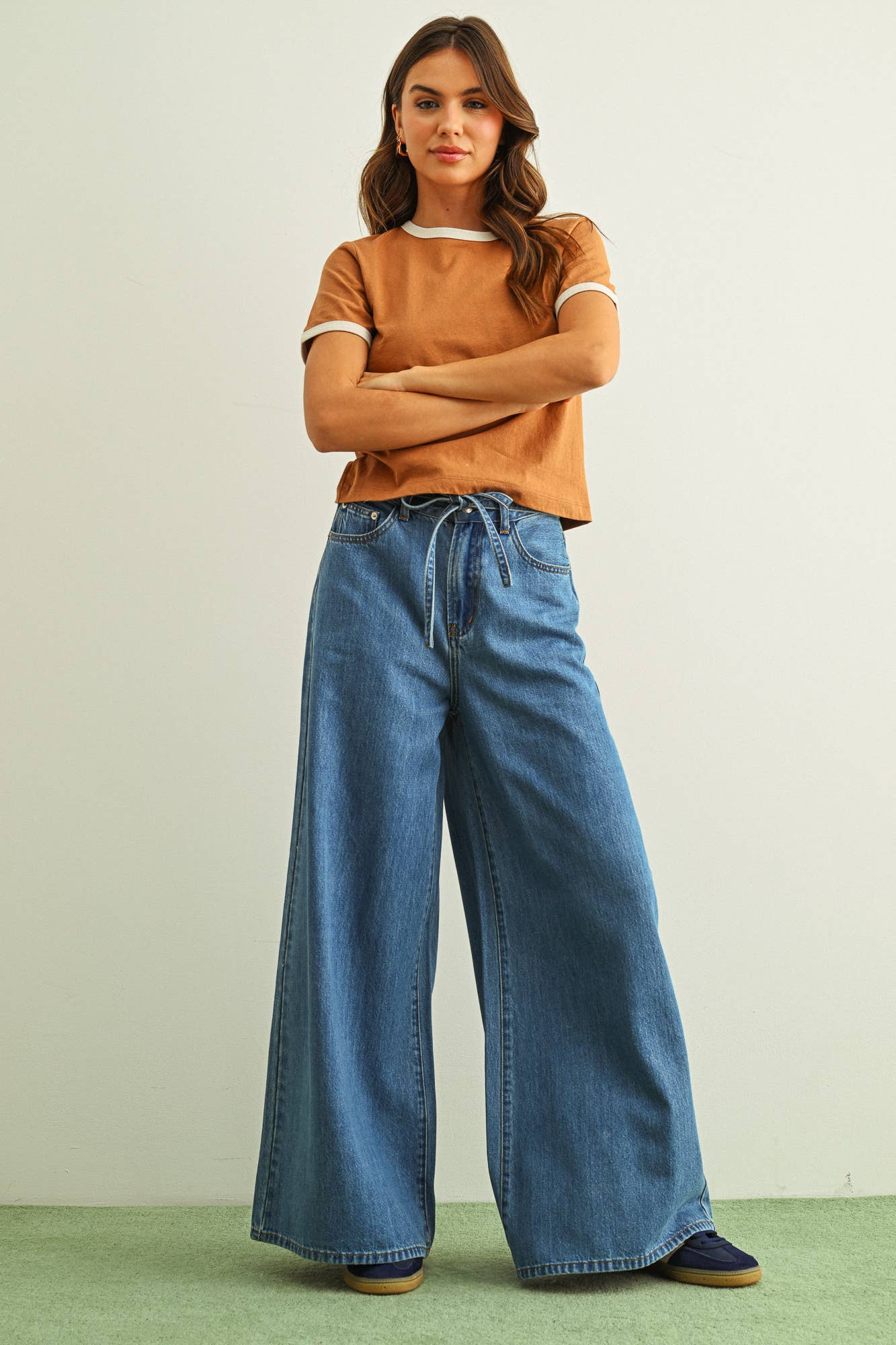 SHORT SLEEVE RINGER TOP: Brown
